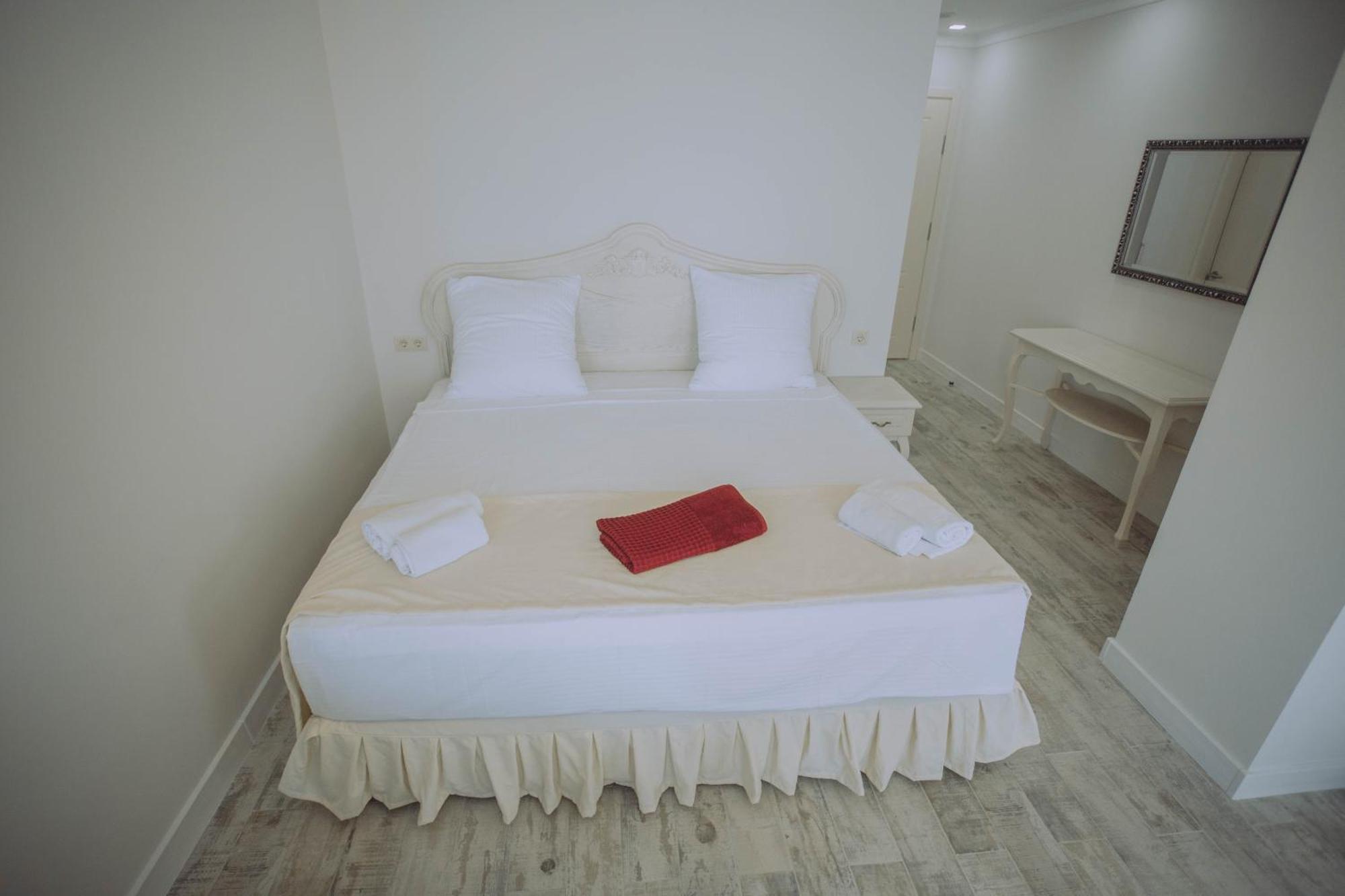 Royal Medis Hotel バトゥーミ エクステリア 写真