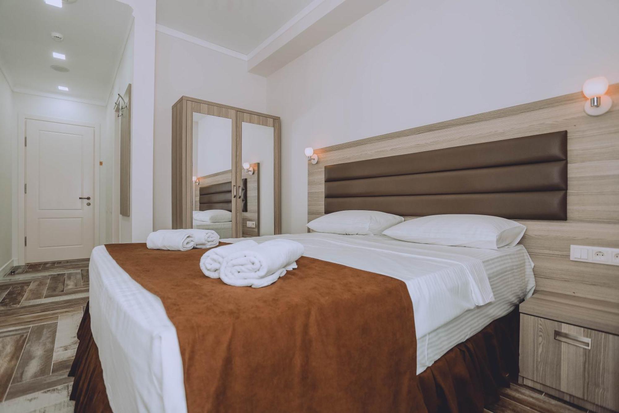 Royal Medis Hotel バトゥーミ エクステリア 写真