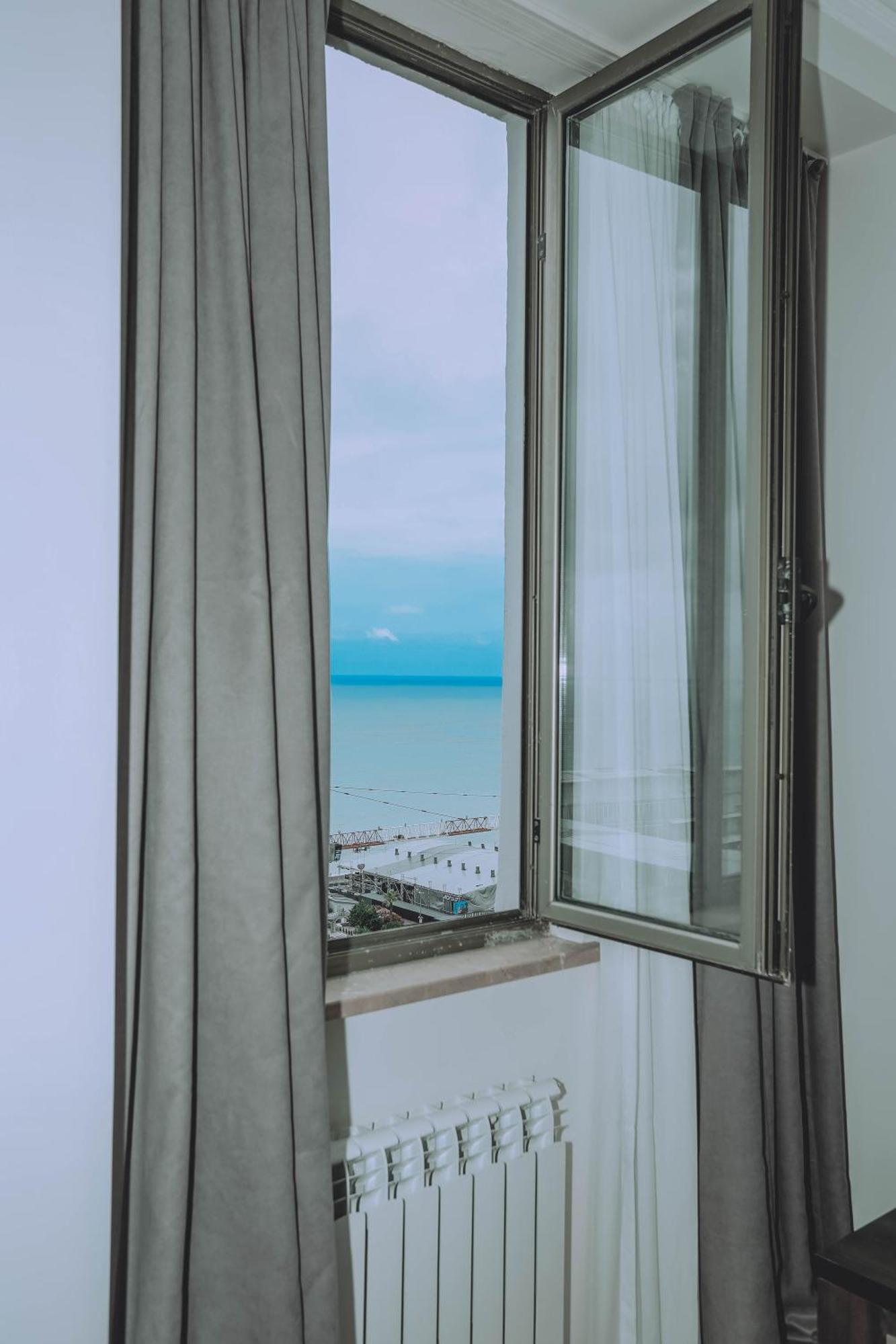 Royal Medis Hotel バトゥーミ エクステリア 写真