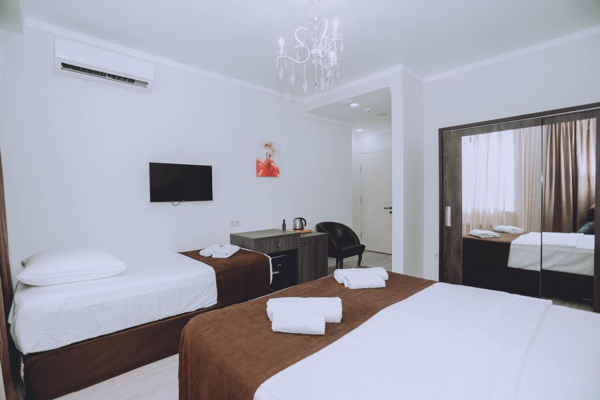 Royal Medis Hotel バトゥーミ エクステリア 写真