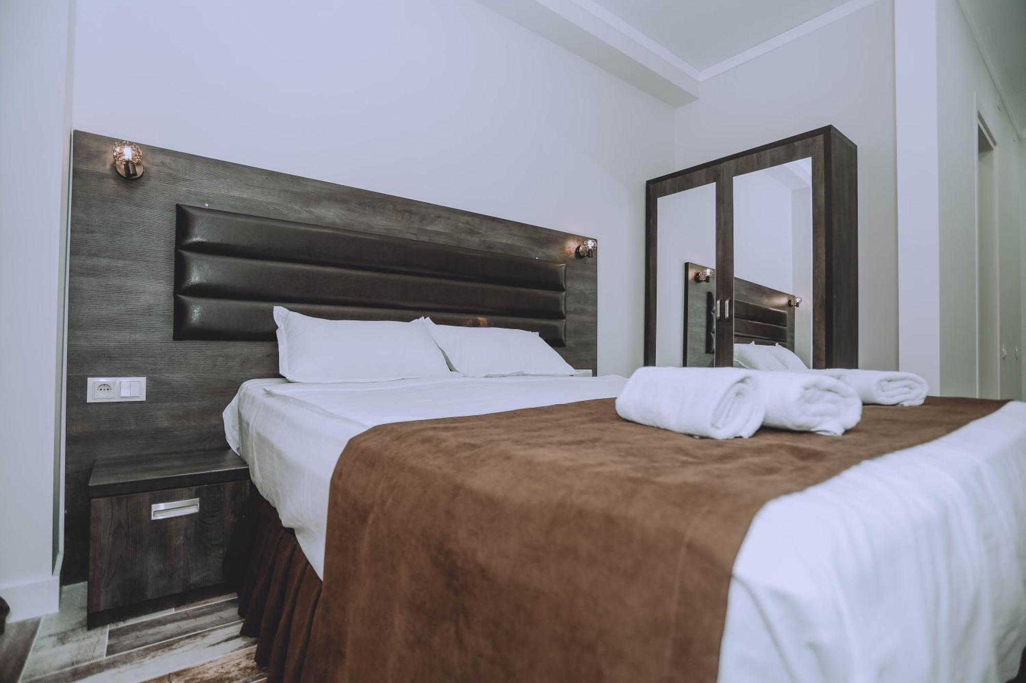 Royal Medis Hotel バトゥーミ エクステリア 写真