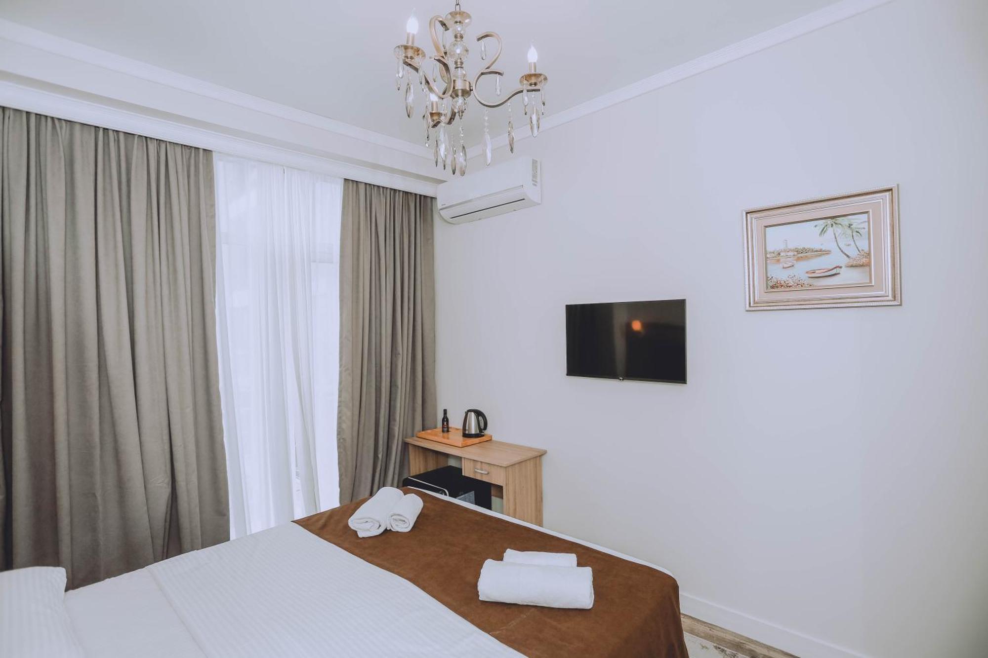 Royal Medis Hotel バトゥーミ エクステリア 写真