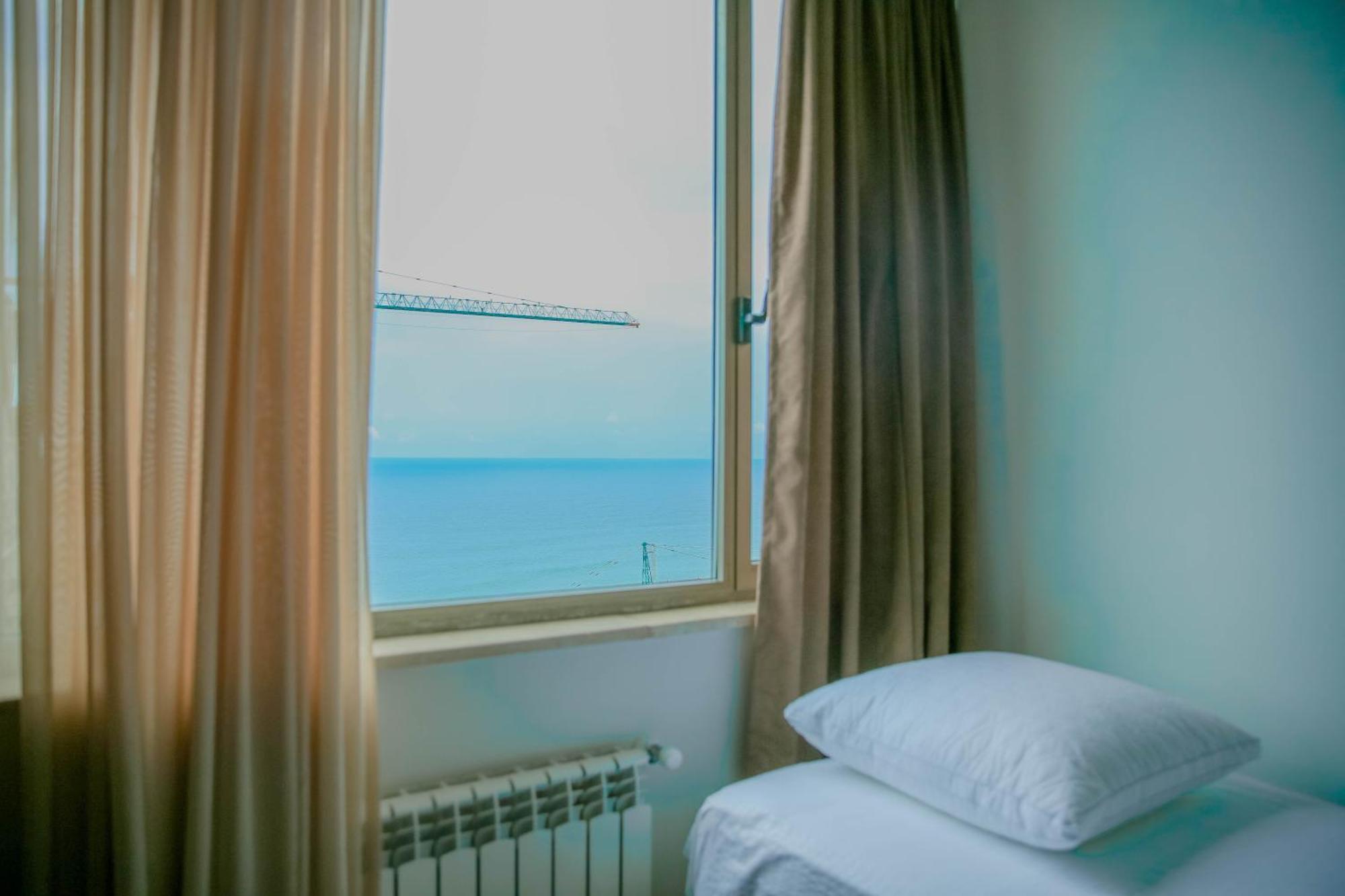 Royal Medis Hotel バトゥーミ エクステリア 写真
