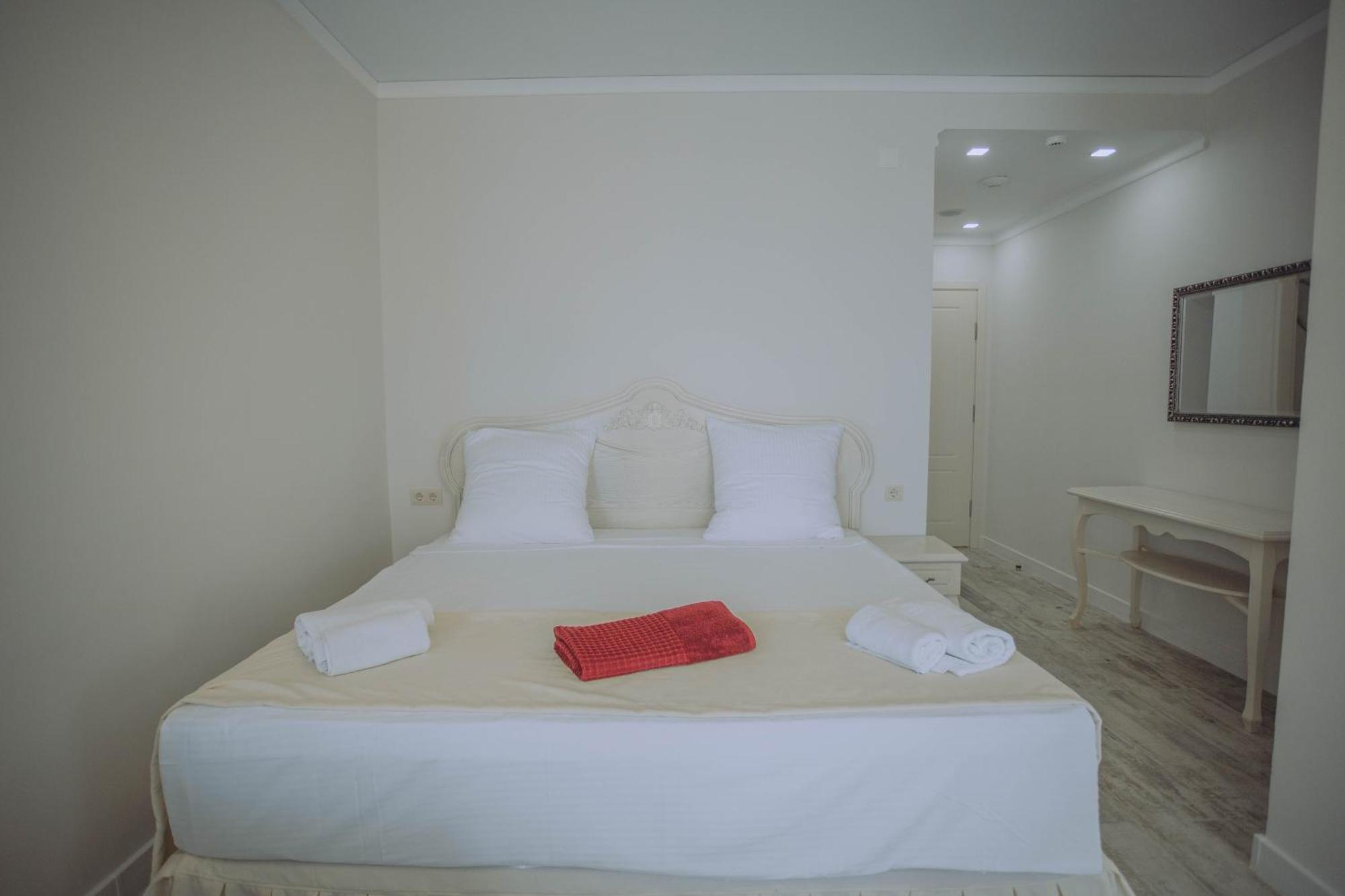 Royal Medis Hotel バトゥーミ エクステリア 写真