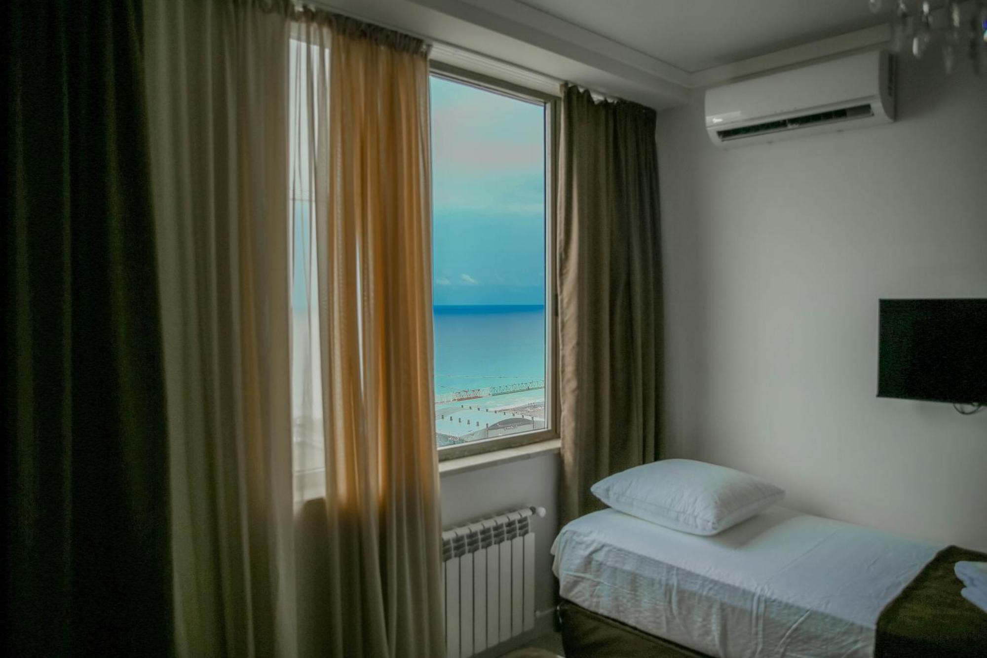 Royal Medis Hotel バトゥーミ エクステリア 写真
