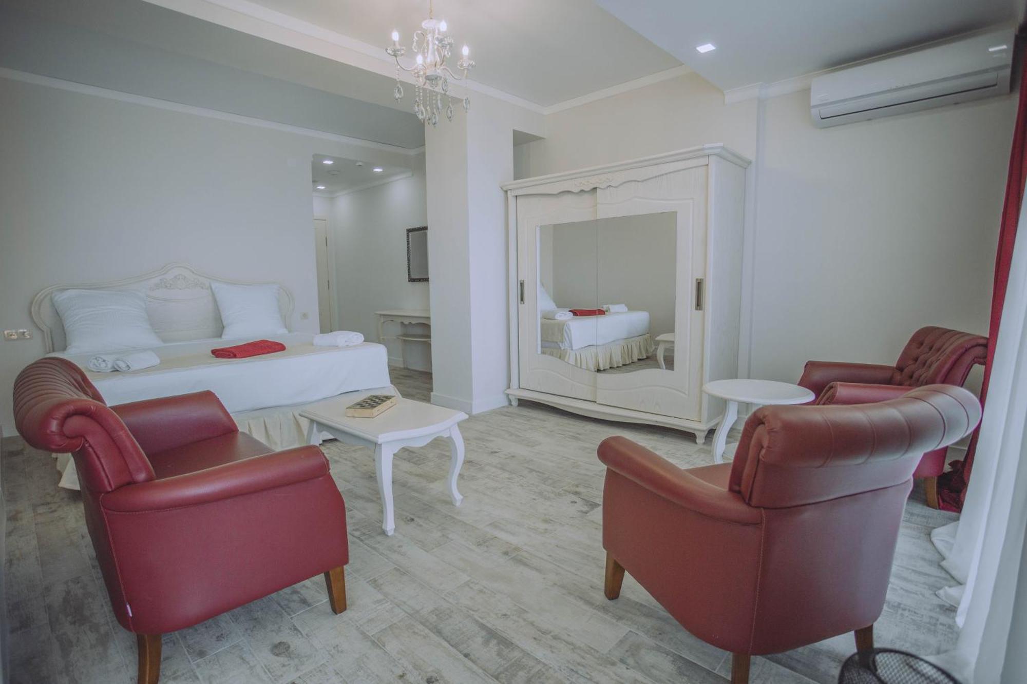 Royal Medis Hotel バトゥーミ エクステリア 写真